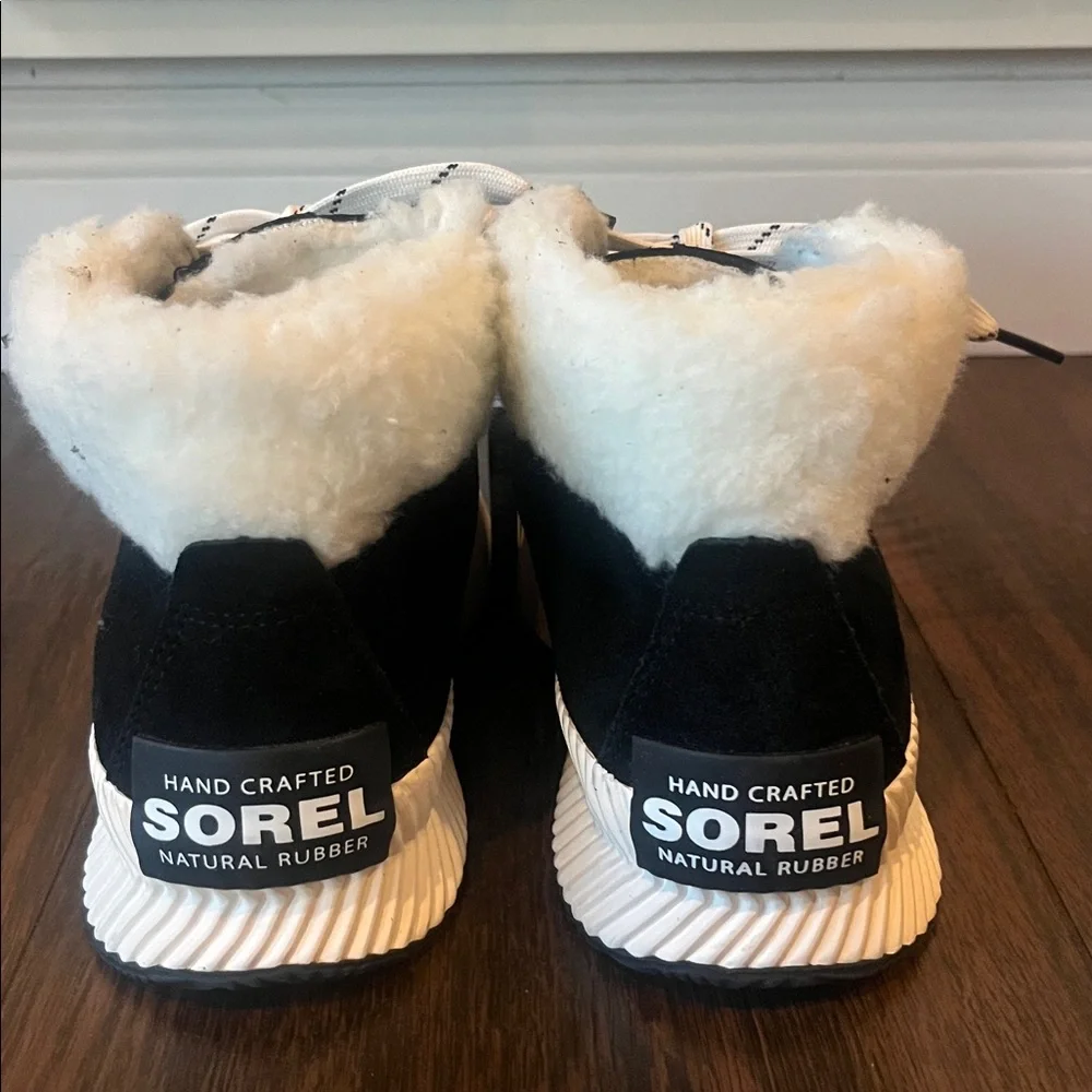 NWT SOREL Out N About Conquest Boots